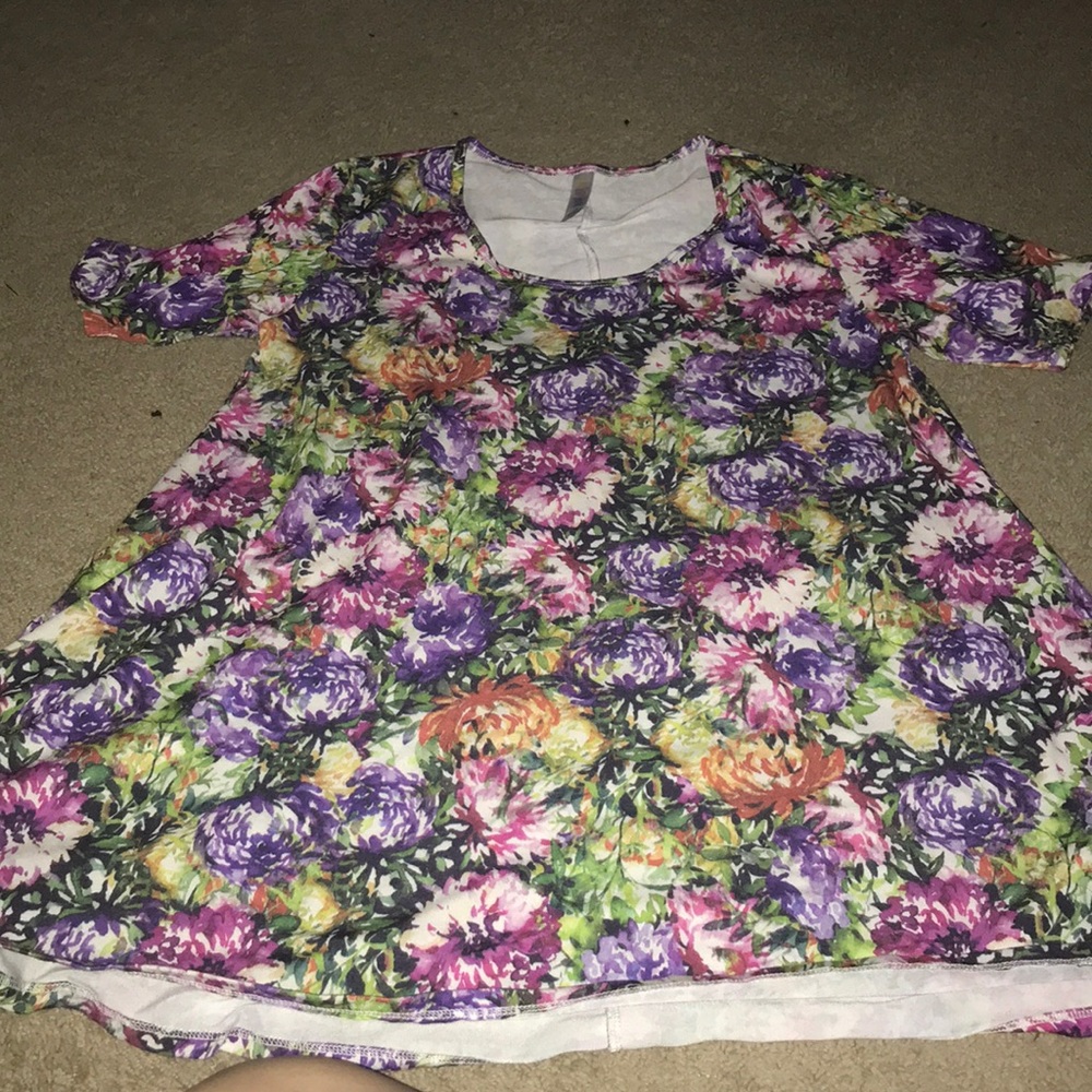 Size XS LuLaRoe perfect tee!